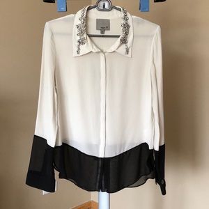 Blouse with embellished collar